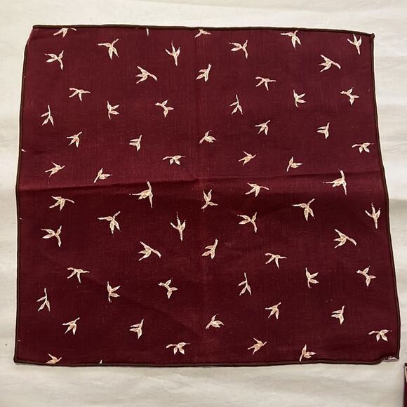 BUNDLE OF 8  NAPKINS 15X16‎ - Picture 3 of 6